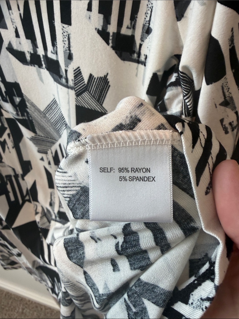 Rose & Olive Black and White Abstract V-Neck Short Sleeve Top - Picture 2 of 6